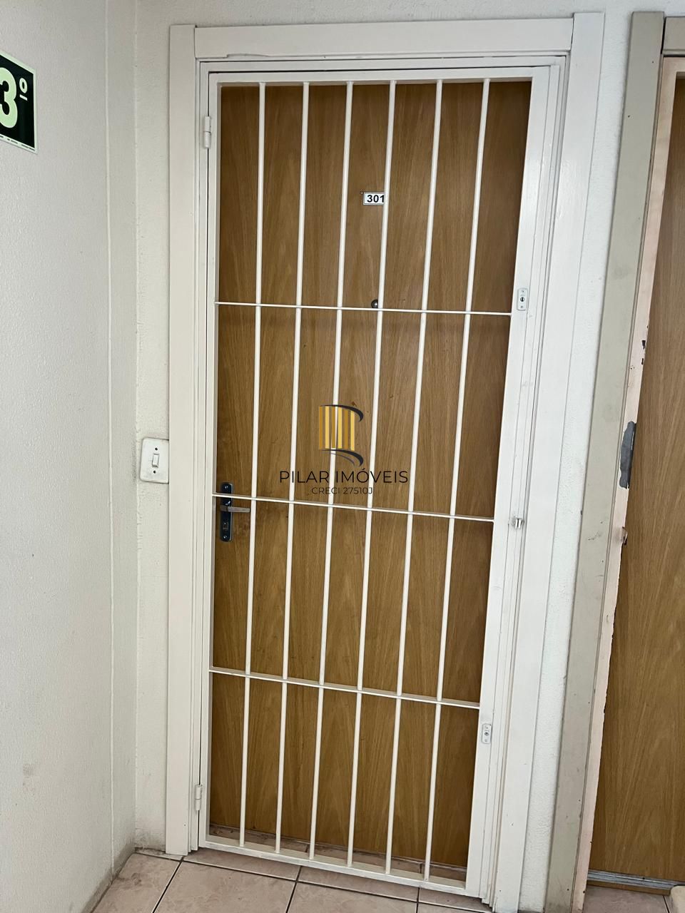 Apartamento com 02 quartos e 01 vaga no Bairro Rubem Berta