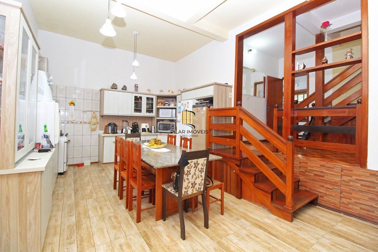 Casa para Venda - 339m², 3 dormitórios, 2 vagas - Vila Nova, Porto Alegre