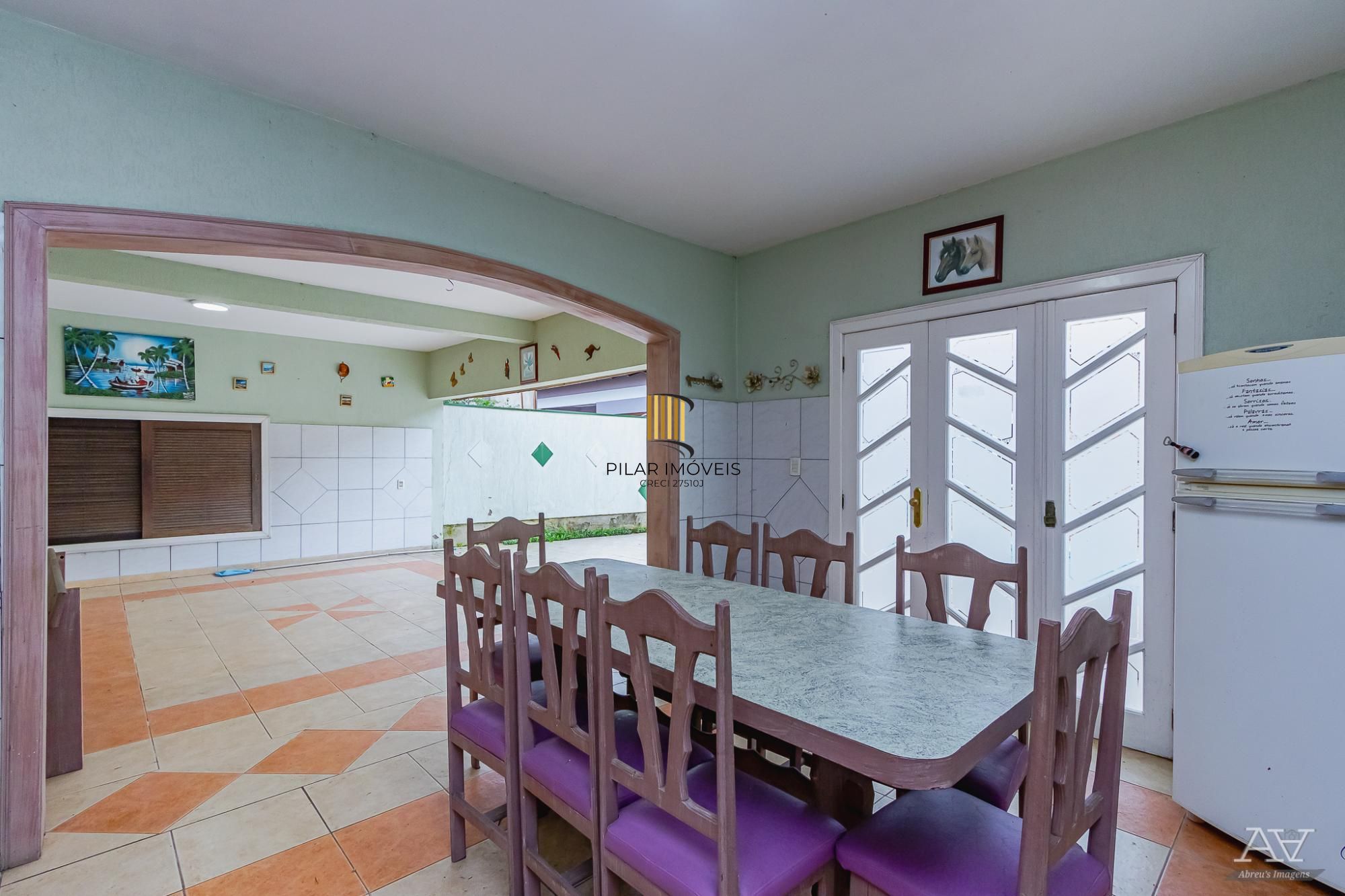 Linda Casa com 3 suítes no Santa Fé