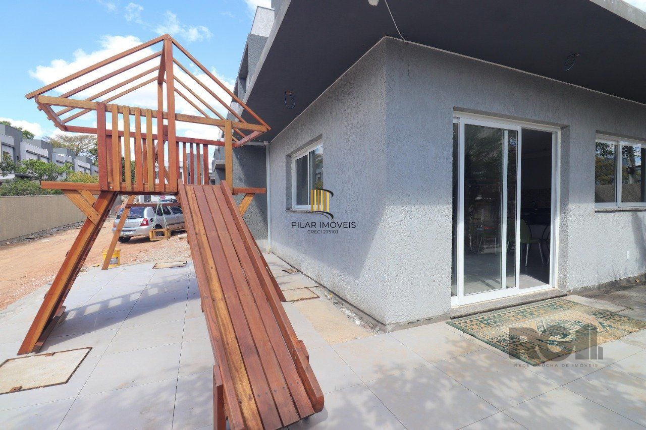 CASA ESTILO SOBRADO COM 2 QUARTOS E PÁTIO, À VENDA NO BAIRRO VILA NOVA, EM PORTO ALEGRE/RS