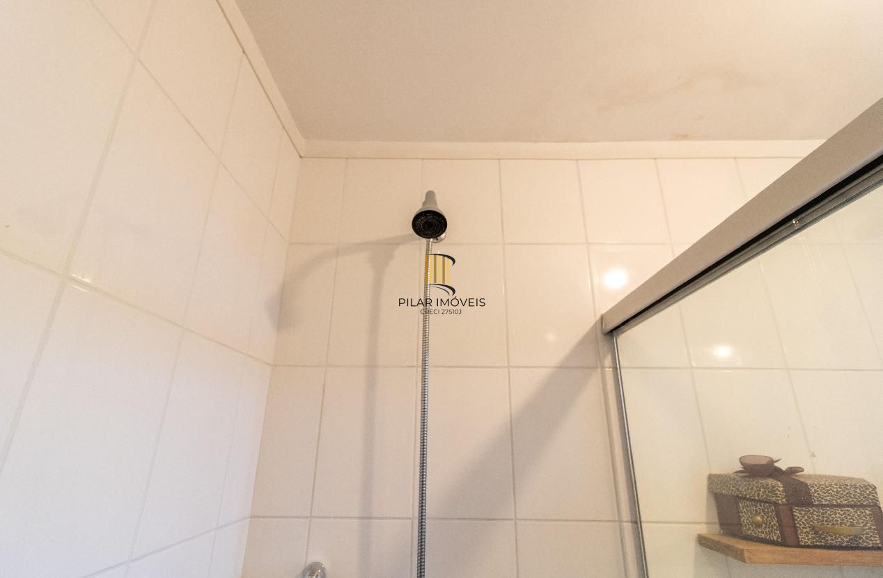 Apartamento com 03 quartos e 01 vaga escriturada no Bairro Camaquã