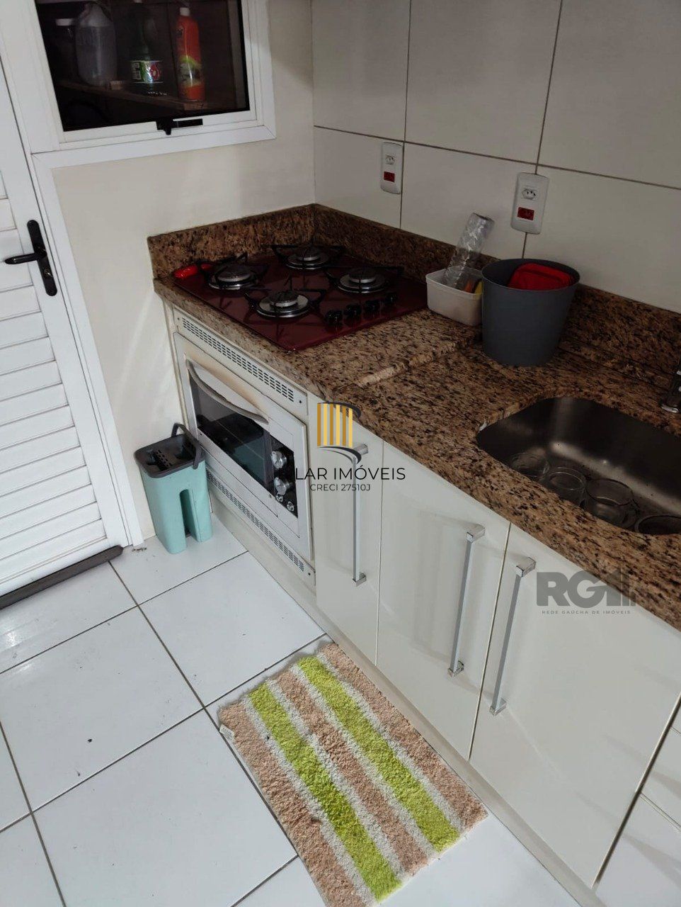 Casa com 2 dormitórios em condomínio fechado em Canoias