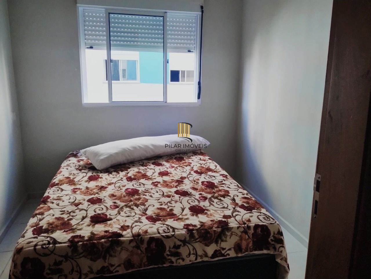 Apartamento de 2 dormitórios com vaga e portaria 24 horas !