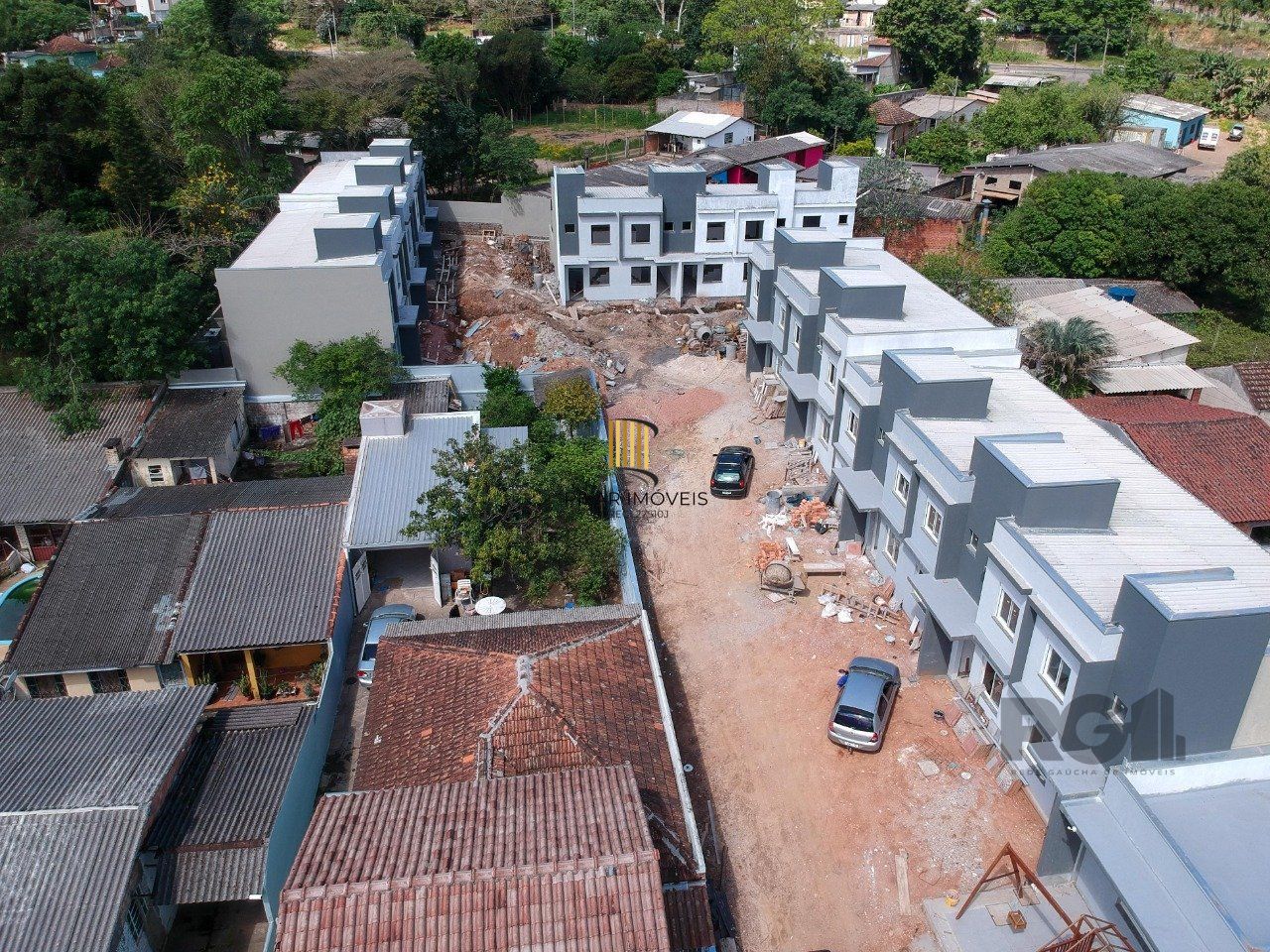 CASA ESTILO SOBRADO COM 2 QUARTOS E PÁTIO, À VENDA NO BAIRRO VILA NOVA, EM PORTO ALEGRE/RS