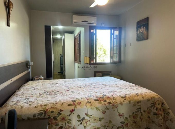 Sobrado amplo em condomínio de 3 dormitórios, um deles suíte, no bairro Ipanema