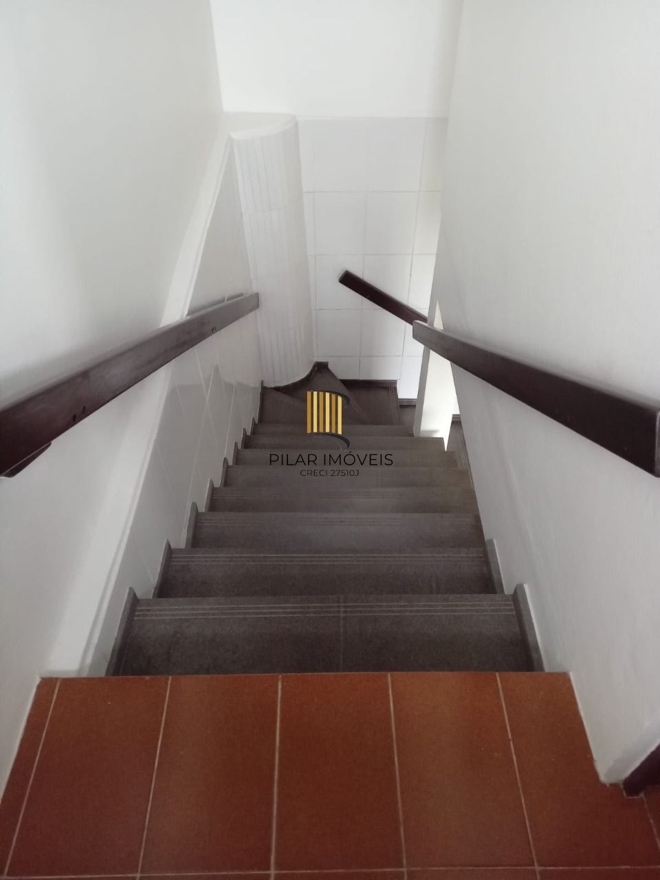 Casa com 3 dormitórios , 2 vagas de garagem fechada !