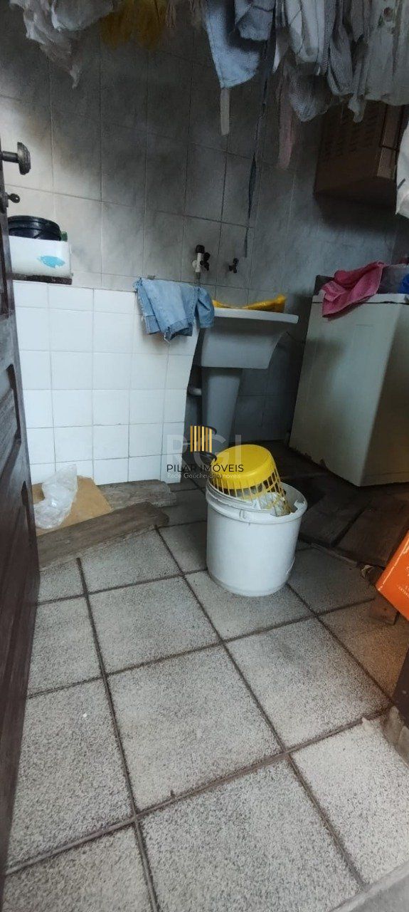 Casa de 4 dormitórios no bairro Parque Santa Fé
