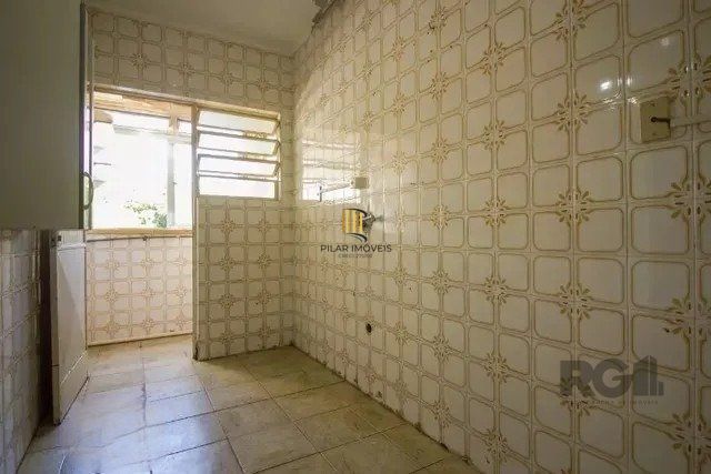 ÓTIMO APARTAMENTO COM UM DORMITÓRIO, BAIRRO MORRO SANTANA