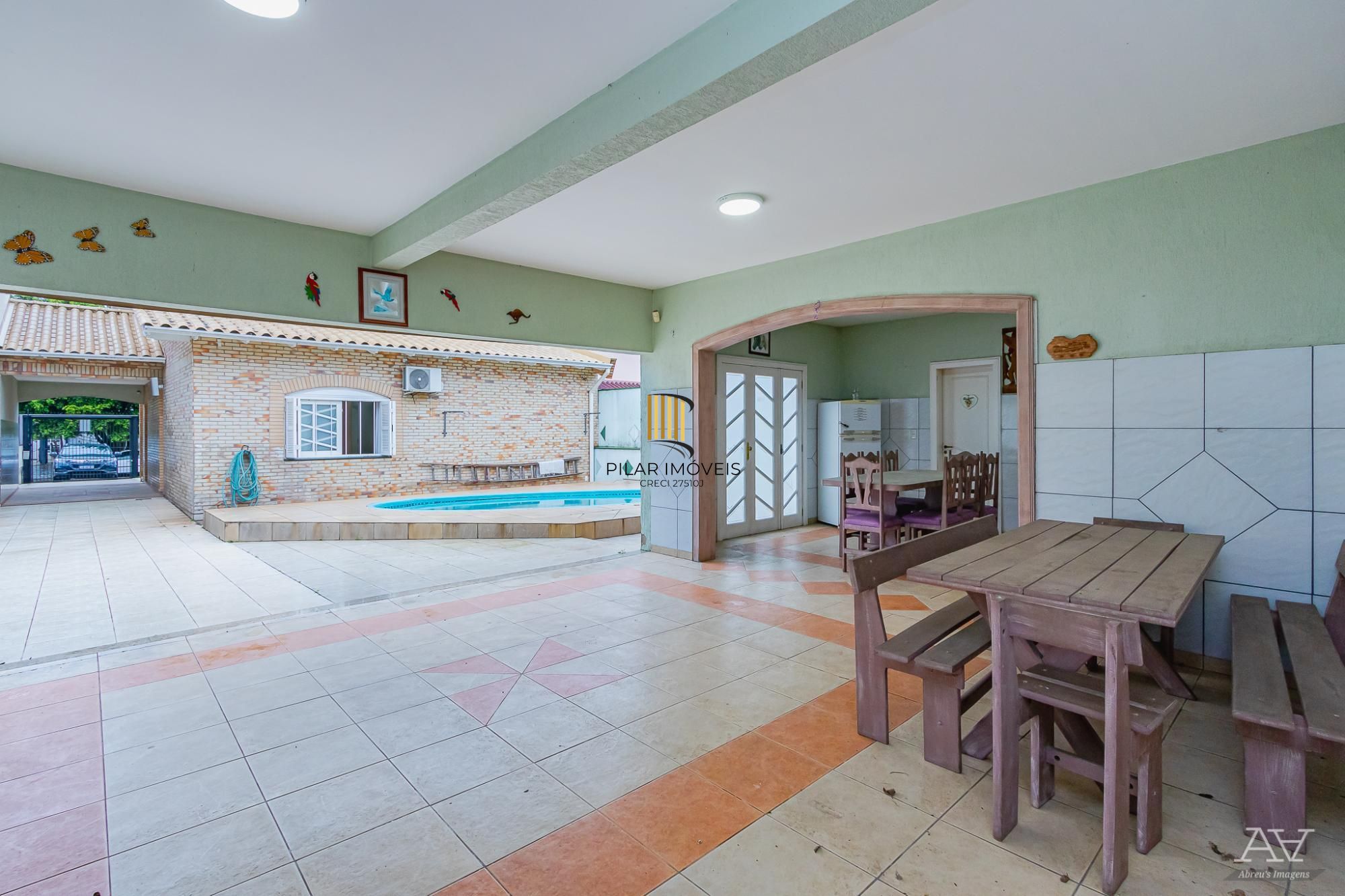 Linda Casa com 3 suítes no Santa Fé