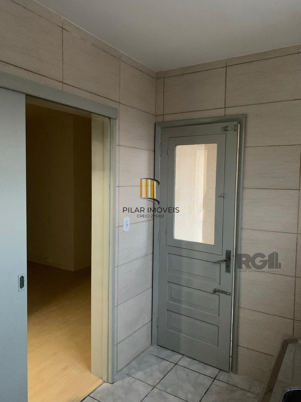 APARTAMENTO DE 2 DORMITORIOS REFORMADO BAIRRO SANTO ANTONIO - POA/RS