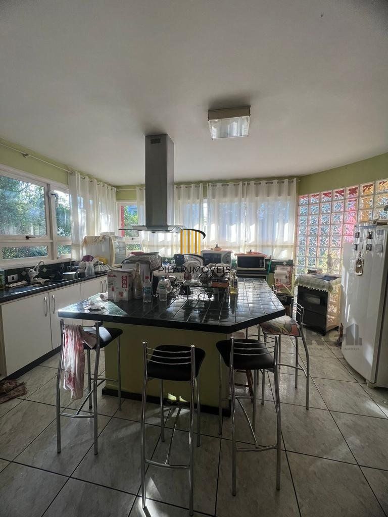 Casa com 4 quartos, suíte, churrasqueira, vaga de garagem, no bairro Elsa, Viamão/RS
