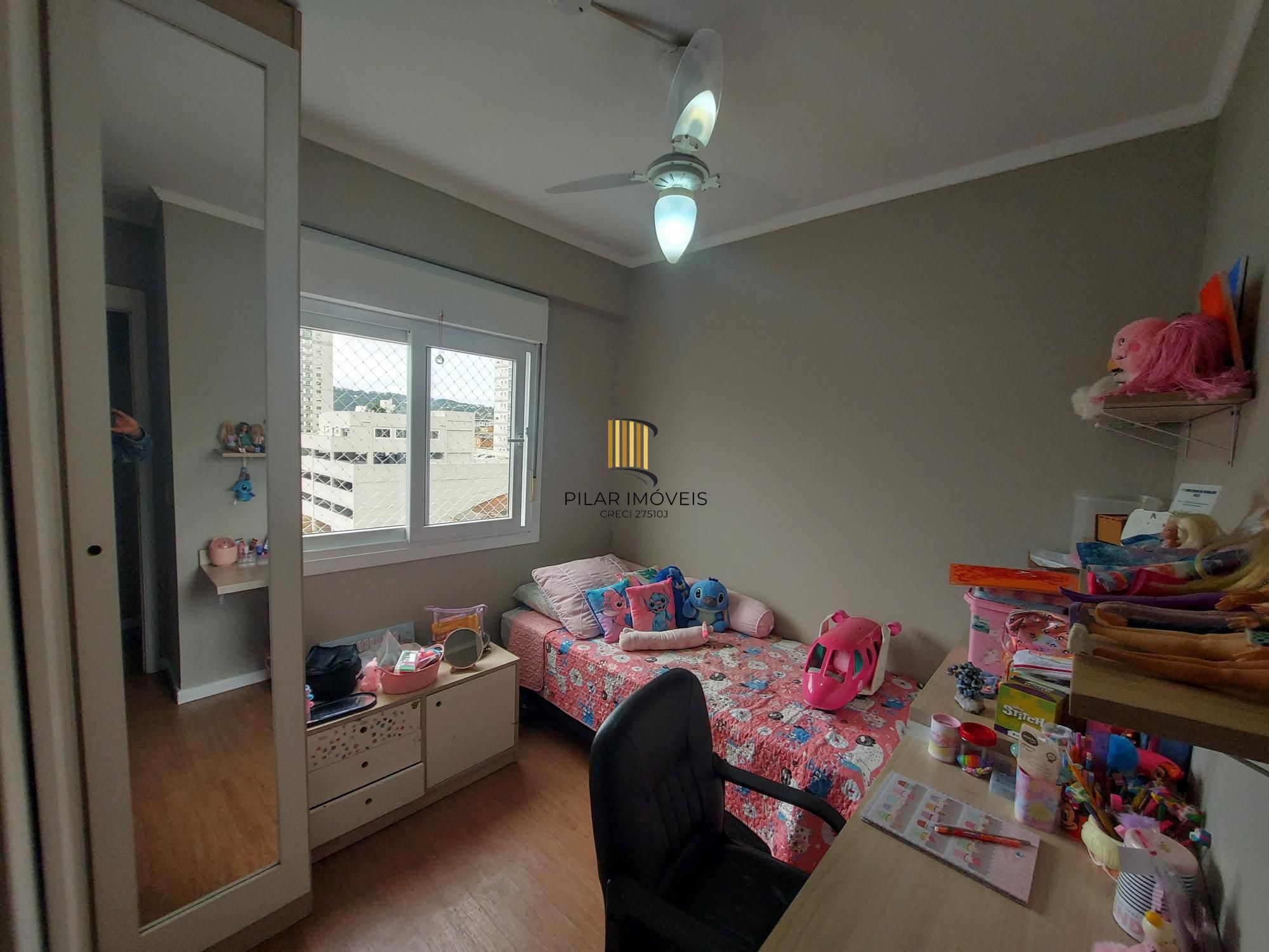 Apto 3 quartos/com 1 suite e vaga coberta no bairro Cavalhada