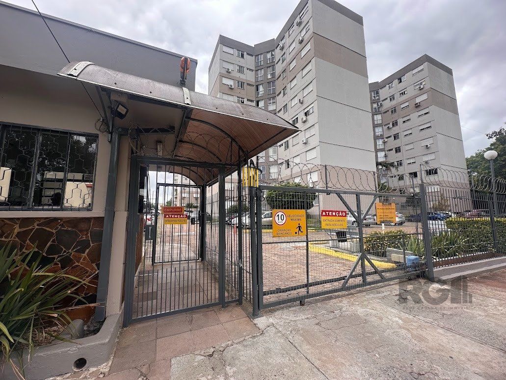 Apartamento a venda, dois dormitórios mobiliado no bairro Cristal.