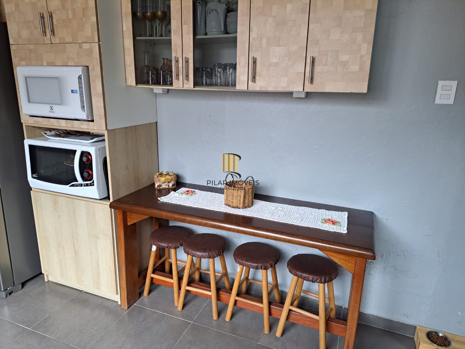 Casa com 02 quartos (01 suíte), 03 vagas no Bairro Sarandi em Porto Alegre