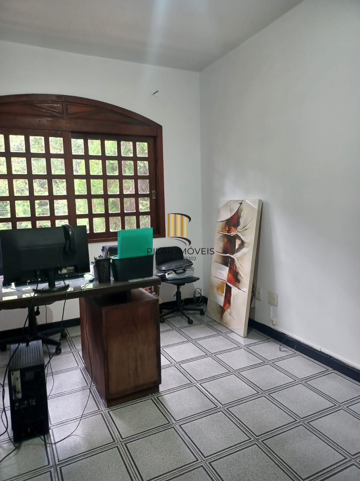 Casa com 04 quartos (01 suíte) 02 vagas no Bairro Jardim Sabará em Porto Alegre