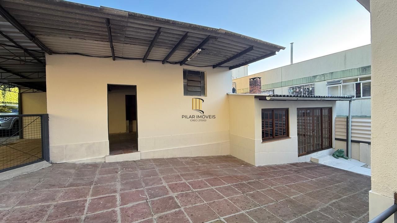 CASA 3 DORMITÓRIOS 4 BANHEIROS 4 VAGAS 1 SUÍTE, PÁTIO NO BAIRRO MEDIANEIRA PORTO ALEGRE/RS