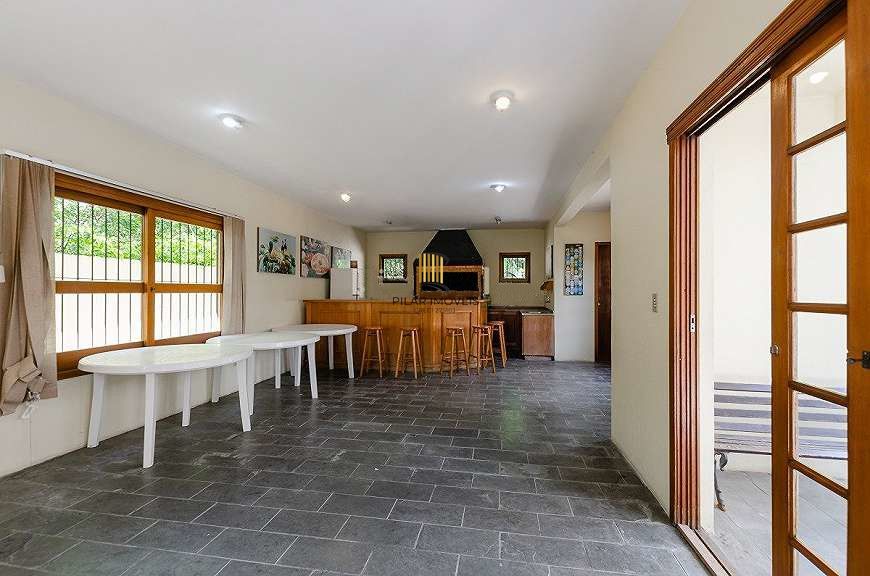 Apartamento com 03 quartos e 01 vaga escriturada no Bairro Tristeza