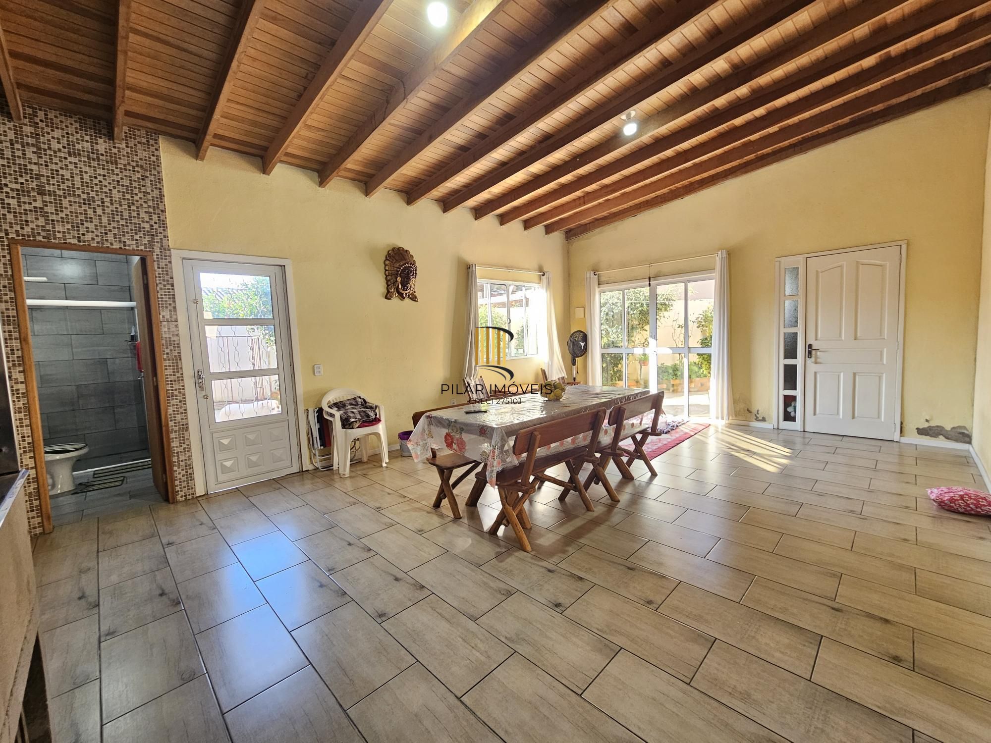 Oportunidade Única! Casa Residencial com 2 Quartos, 2 Banheiros e 2 Vagas de Garagem em Cachoeirinha, Rio Grande do Sul**