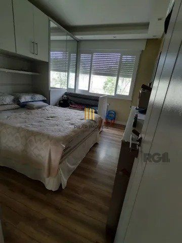 Excelente casa em Belém Novo na rua Eustáquio Inácio da Silveira próximo ao Colégio Glicério Alves. Casa grande com 3 quartos, escritório