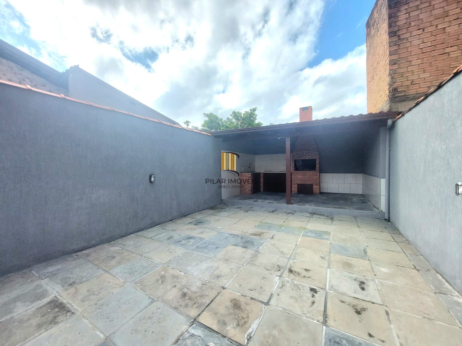 Casa mobiliada dois dormitórios e vaga no bairro  Hipica.