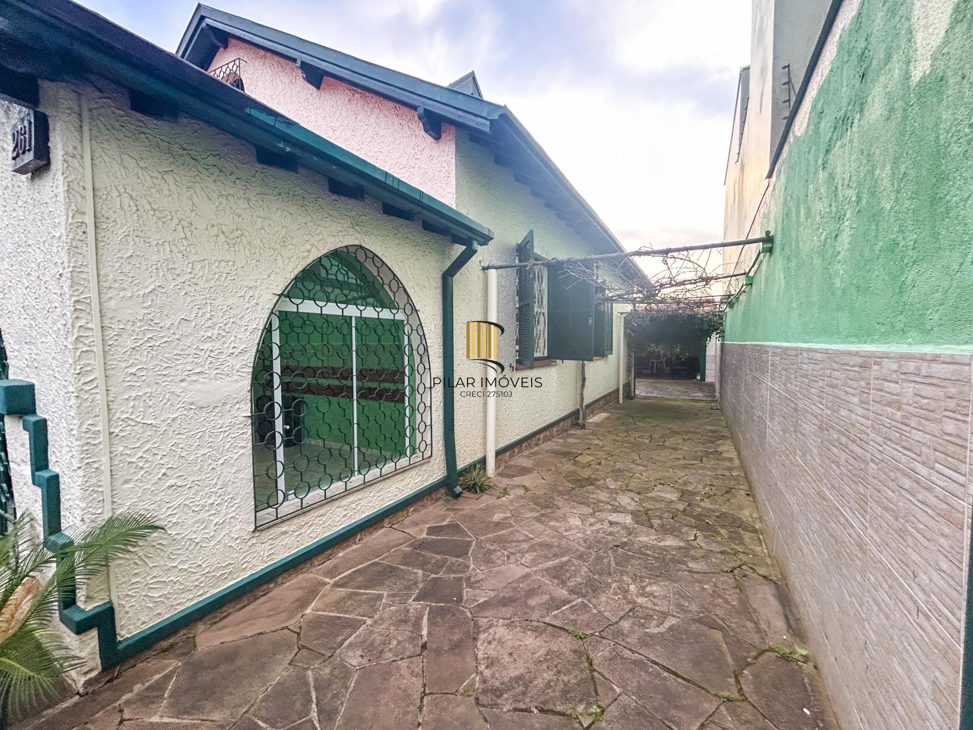 Casa Residencial com 3 Quartos, sendo 1 suíte e 3 Banheiros, no Bairro Santa Teresa em Porto Alegre, RS