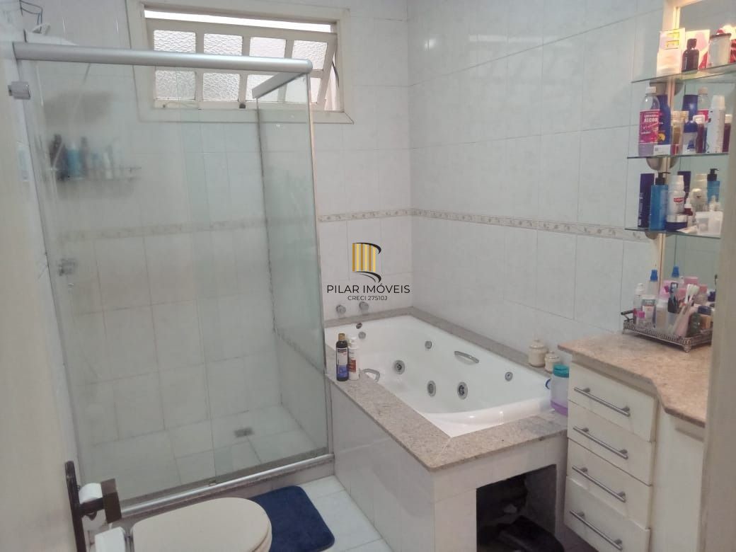 Casa sobrado  Comercial e Residencial de 4 dormitórios e 6 banheiros e 5 vagas de garagem