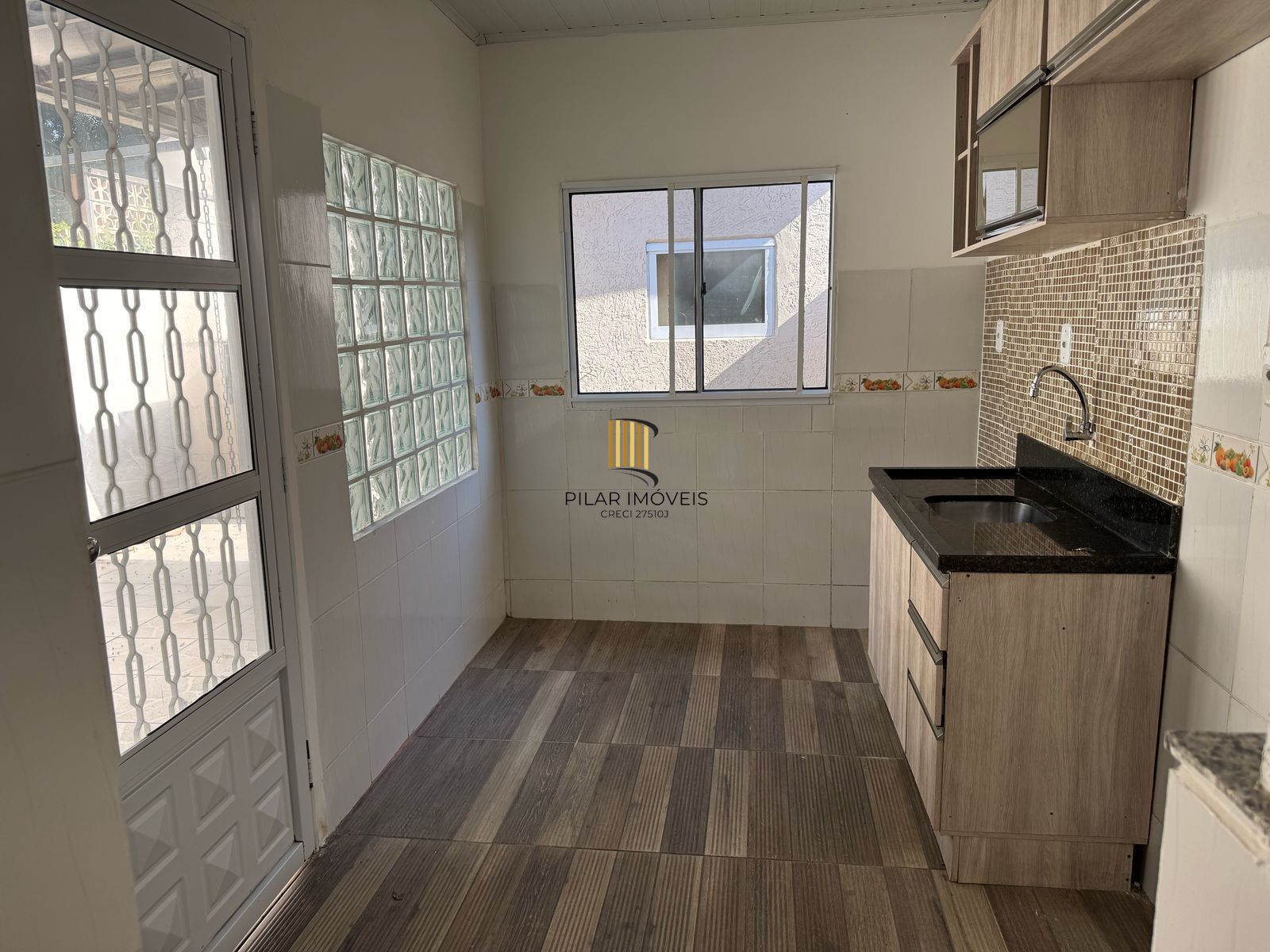 Casa com 02 quartos e 02 vagas no Bairro Hípica