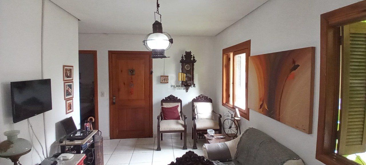 Casa em condomínio com 02 dormitórios
