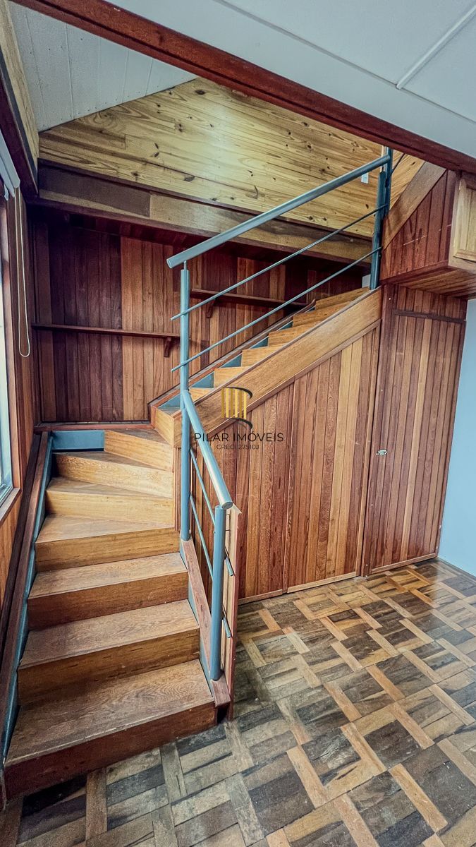Apartamento com 02 quartos e 01 vaga, no Bairro Navegantes em Porto Alegre