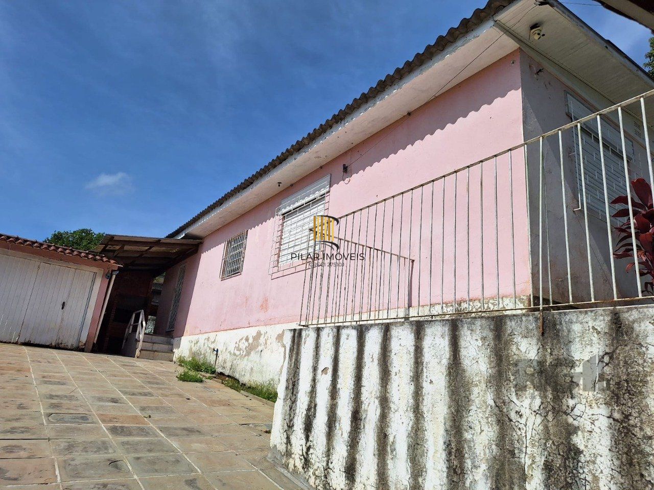 Terreno com casa com 3 quartos, vaga de garagem, no bairro Ipanema, Porto Alegre/RS