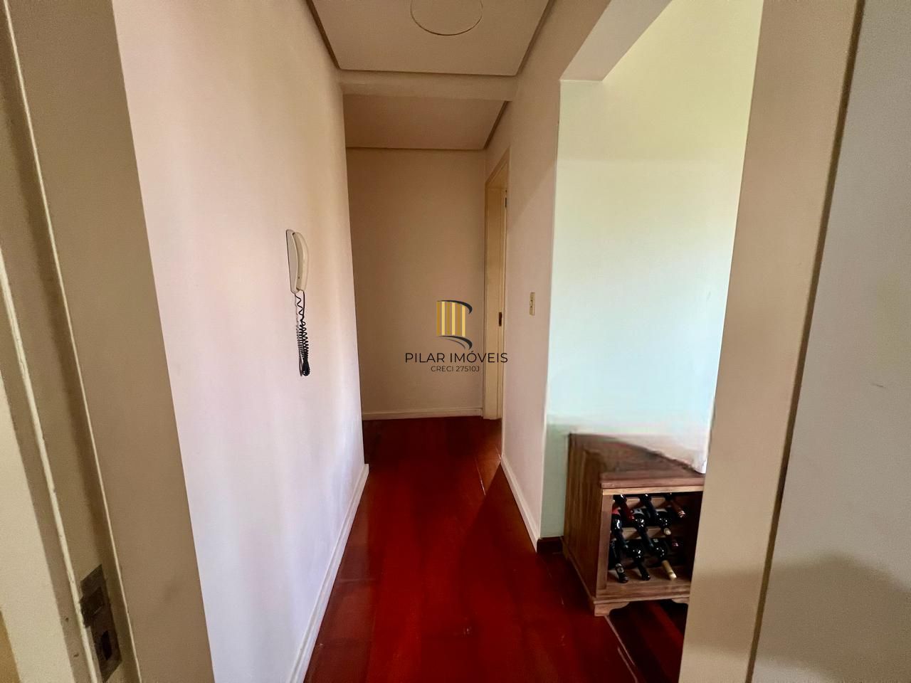 Apartamento 3 dormitorios, 1 suite, 2 vagas de garagem mais dependência de empregada no bairro tristeza.