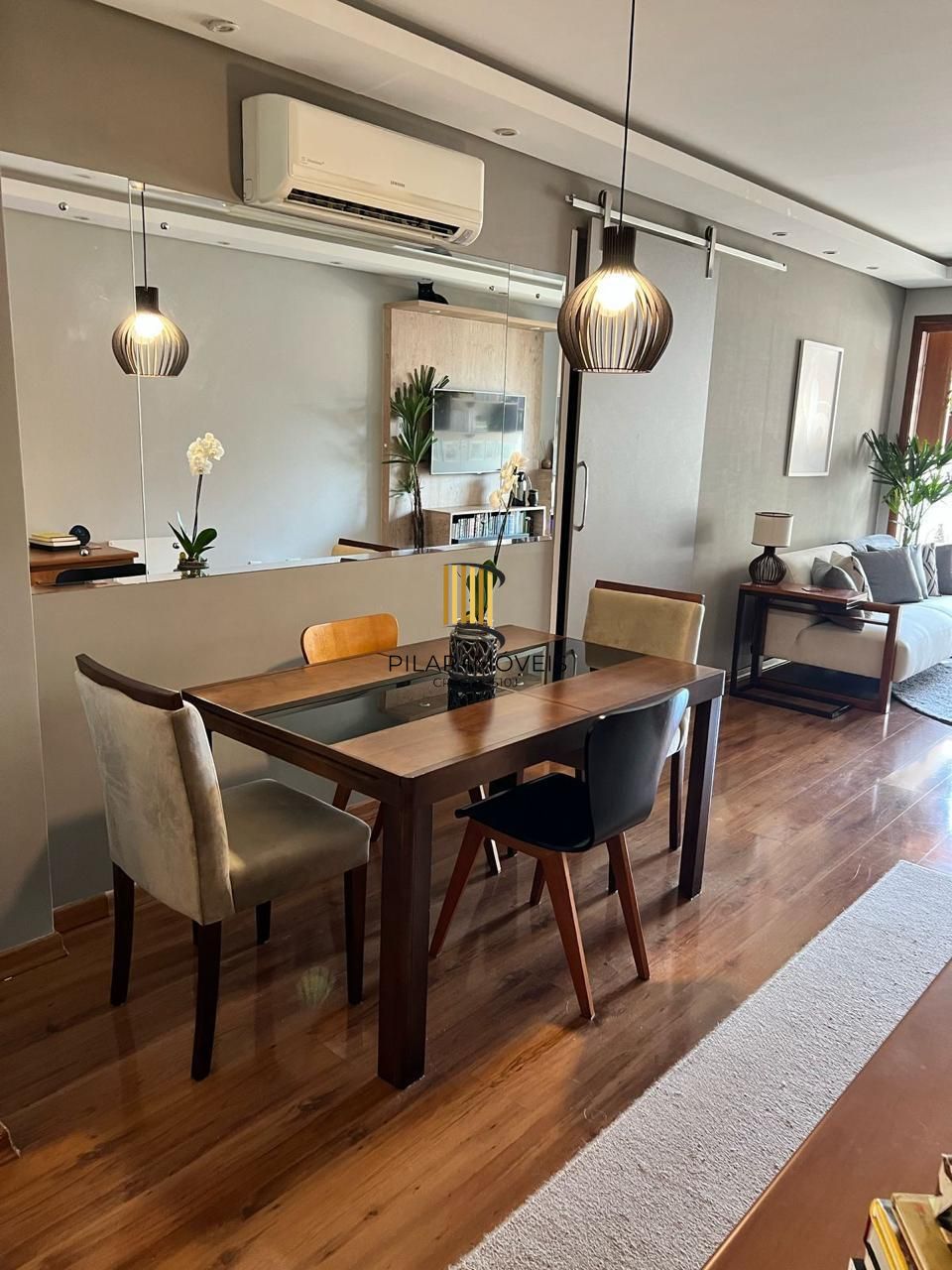 Apartamento à venda no bairro Jardim botânico com 2 dormitórios e Vaga coberta.