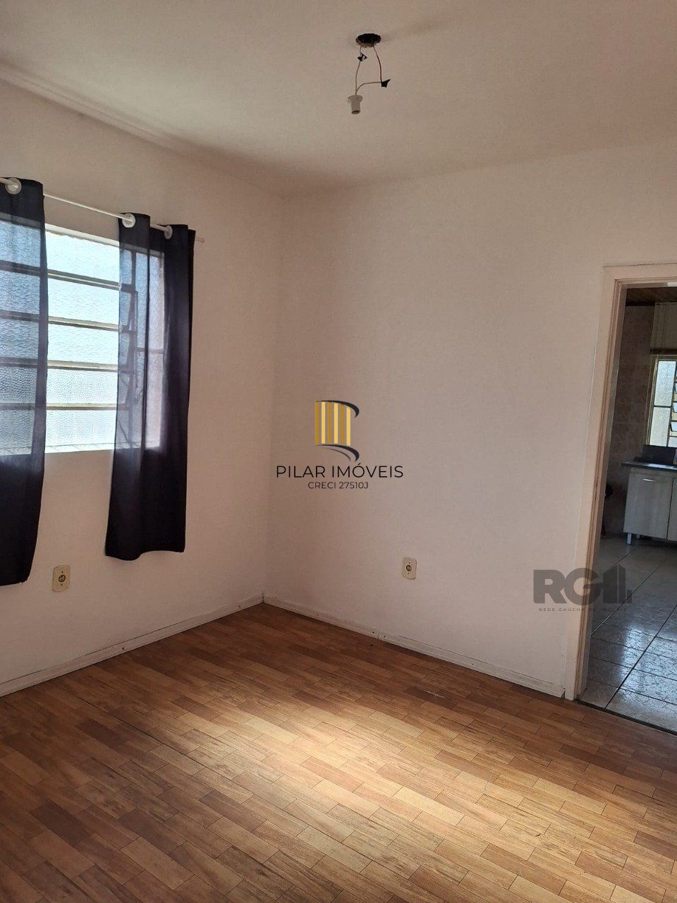 Terreno com casa com 3 quartos, vaga de garagem, no bairro Ipanema, Porto Alegre/RS