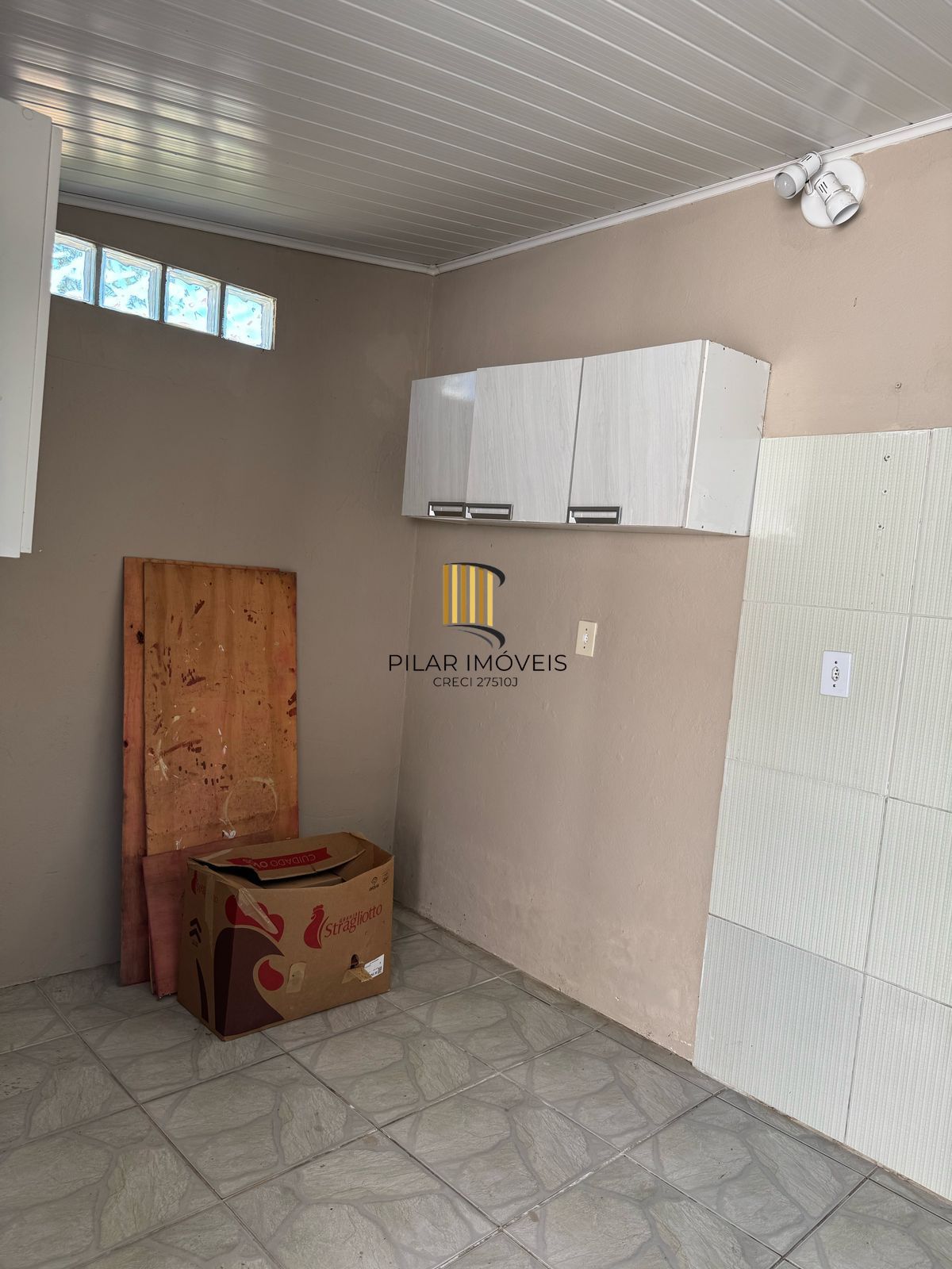 Casa com 02 quartos e 02 vagas no Bairro Hípica