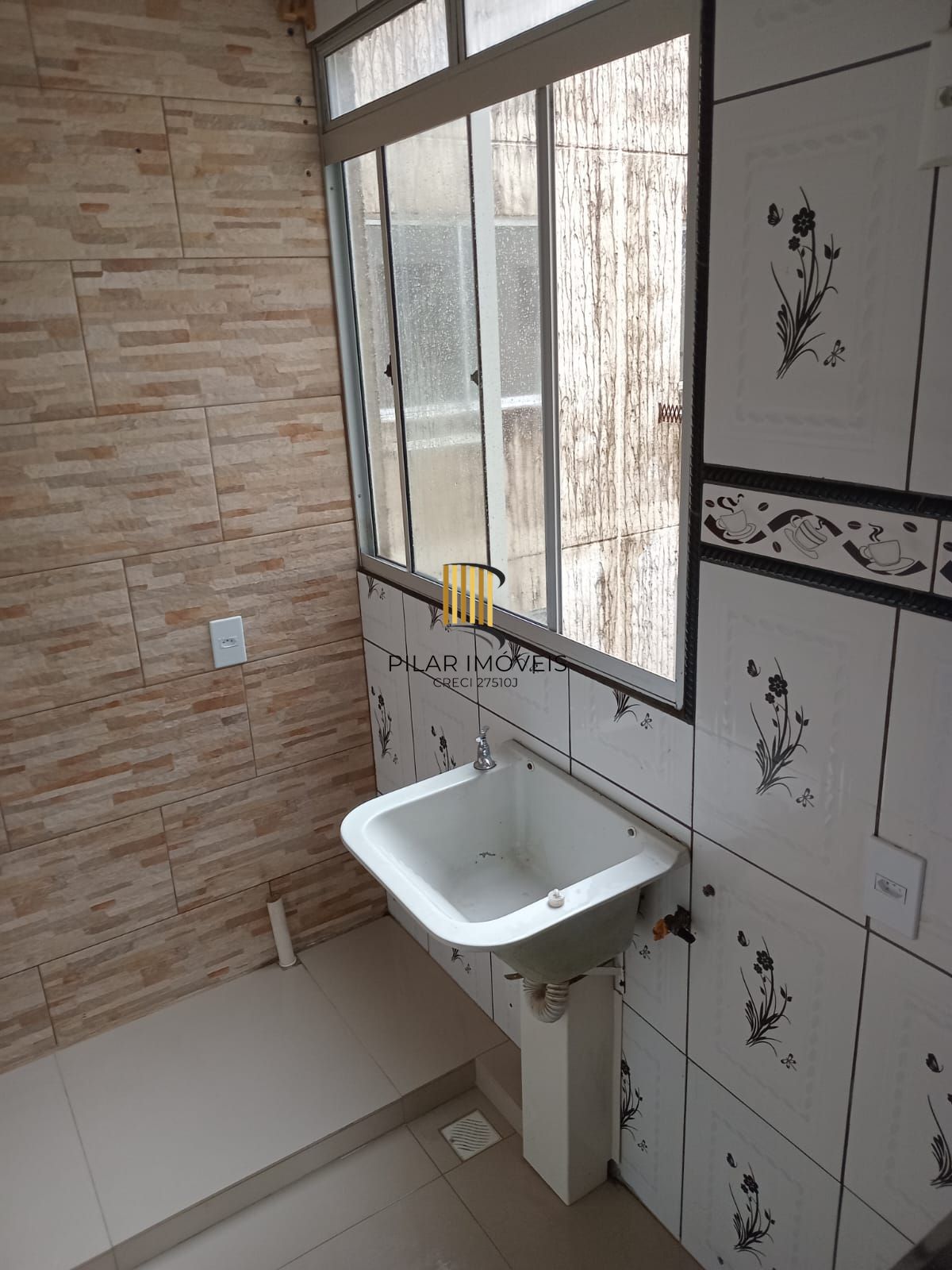 Apartamento com 02 Quartos e 01 Vaga no Bairro Mário Quintana em Porto Alegre