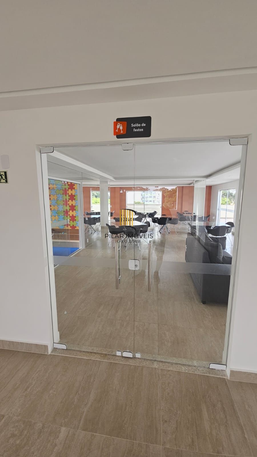 Apartamento 2 dormitórios , suíte , sacada com churrasqueira , 1 vaga de garagem coberta !