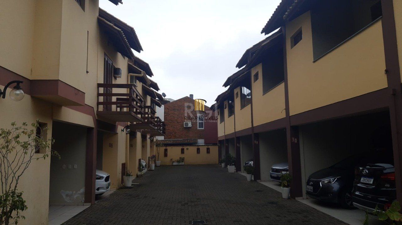 Casa em condomínio com 168,03m² com 3 dormitórios, 1 suíte, vagas de garagem, no bairro Serraria