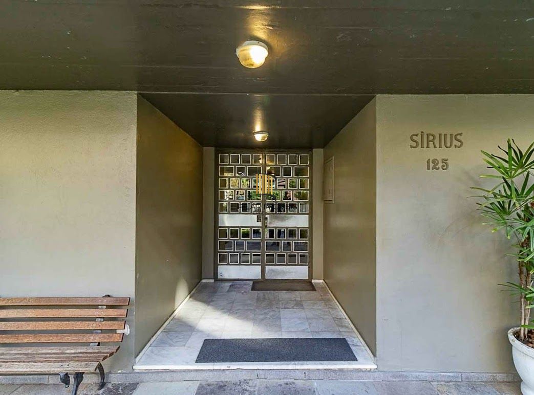 Apartamento a venda no bairro Auxliadora dois dormitórios, totalmente reformado.
