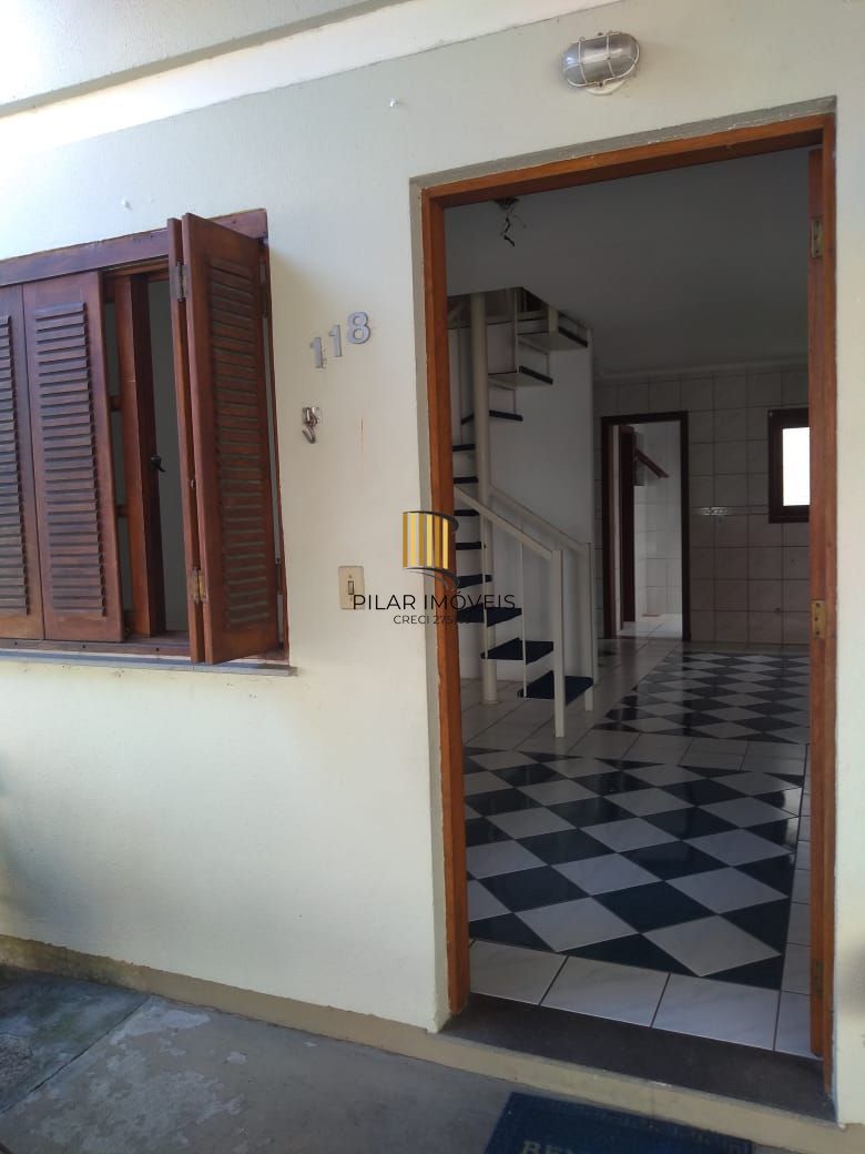 Casa em condomínio fechado  com 94m2, 3 dormitórios no bairro Camaquã.