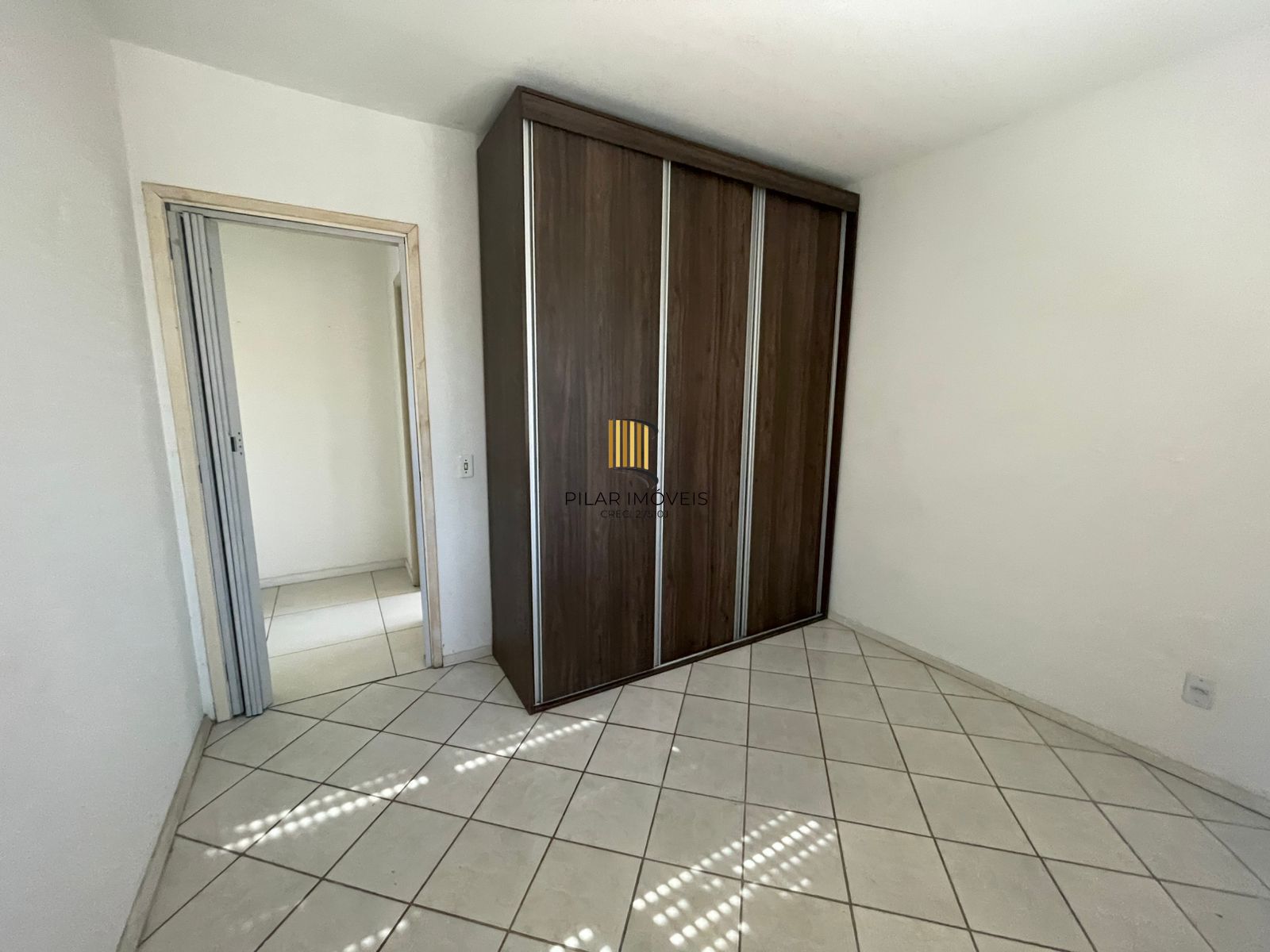 Apartamento com 01 Quarto e 01 Vaga escriturada no Bairro Jardim do Salso