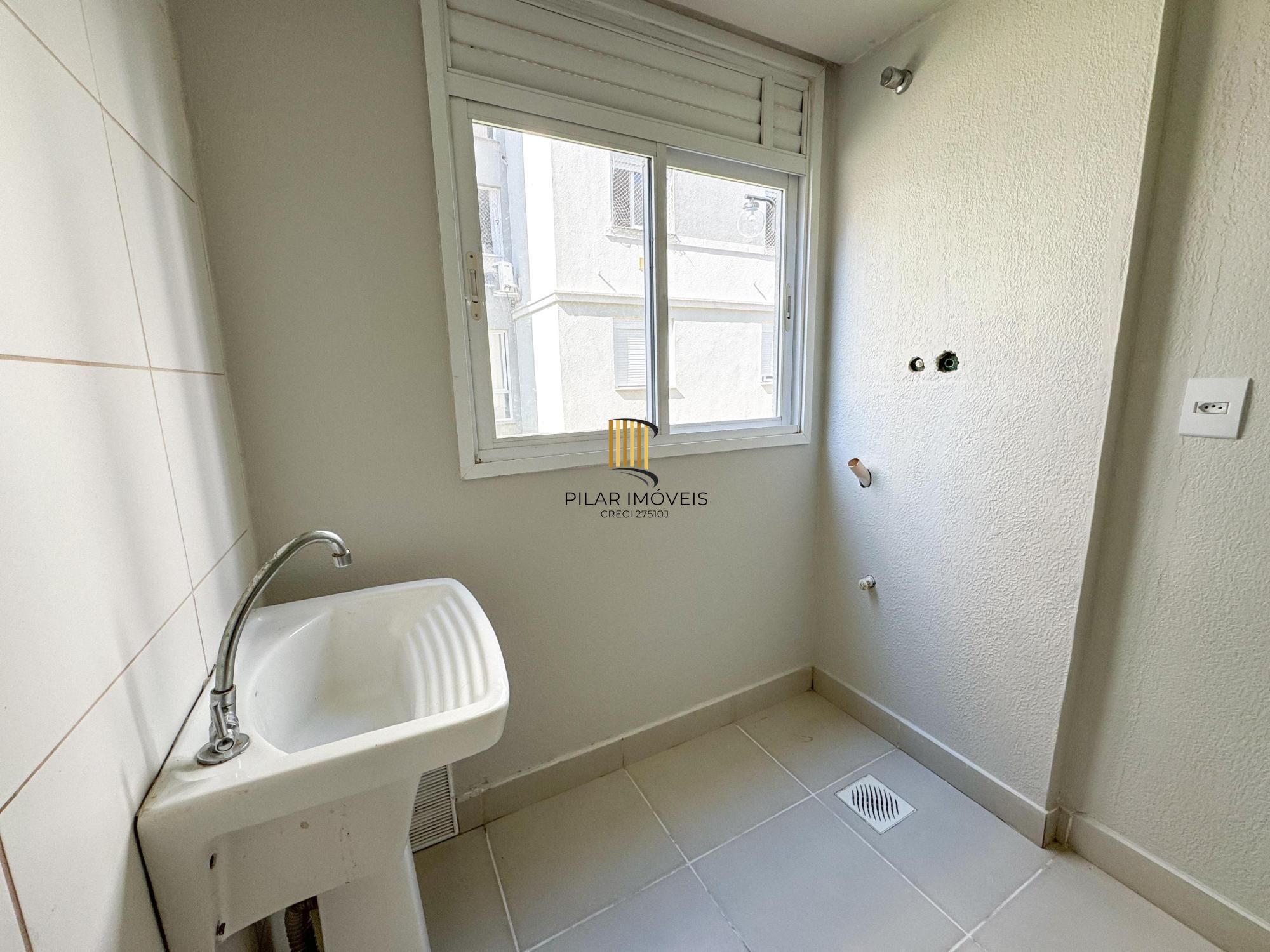 Apartamento com 02 quartos e 01 vaga escriturada no Bairro Lomba do Pinheiro