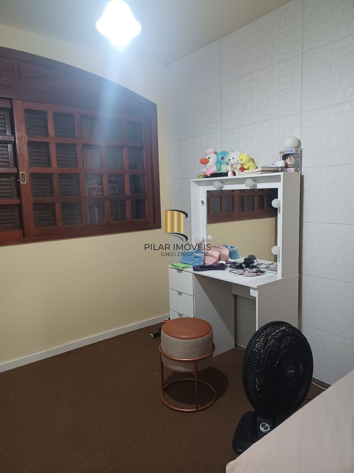 Casa com 04 quartos (01 suíte) 02 vagas no Bairro Jardim Sabará em Porto Alegre