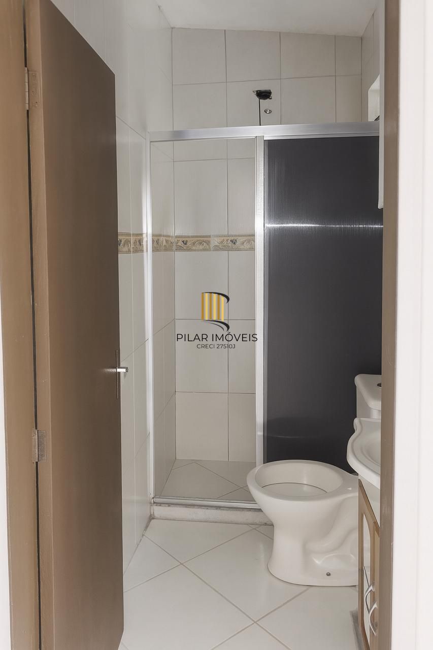 Casa com 02 dormitórios e 01 vaga no Bairro Jardim Vila Nova