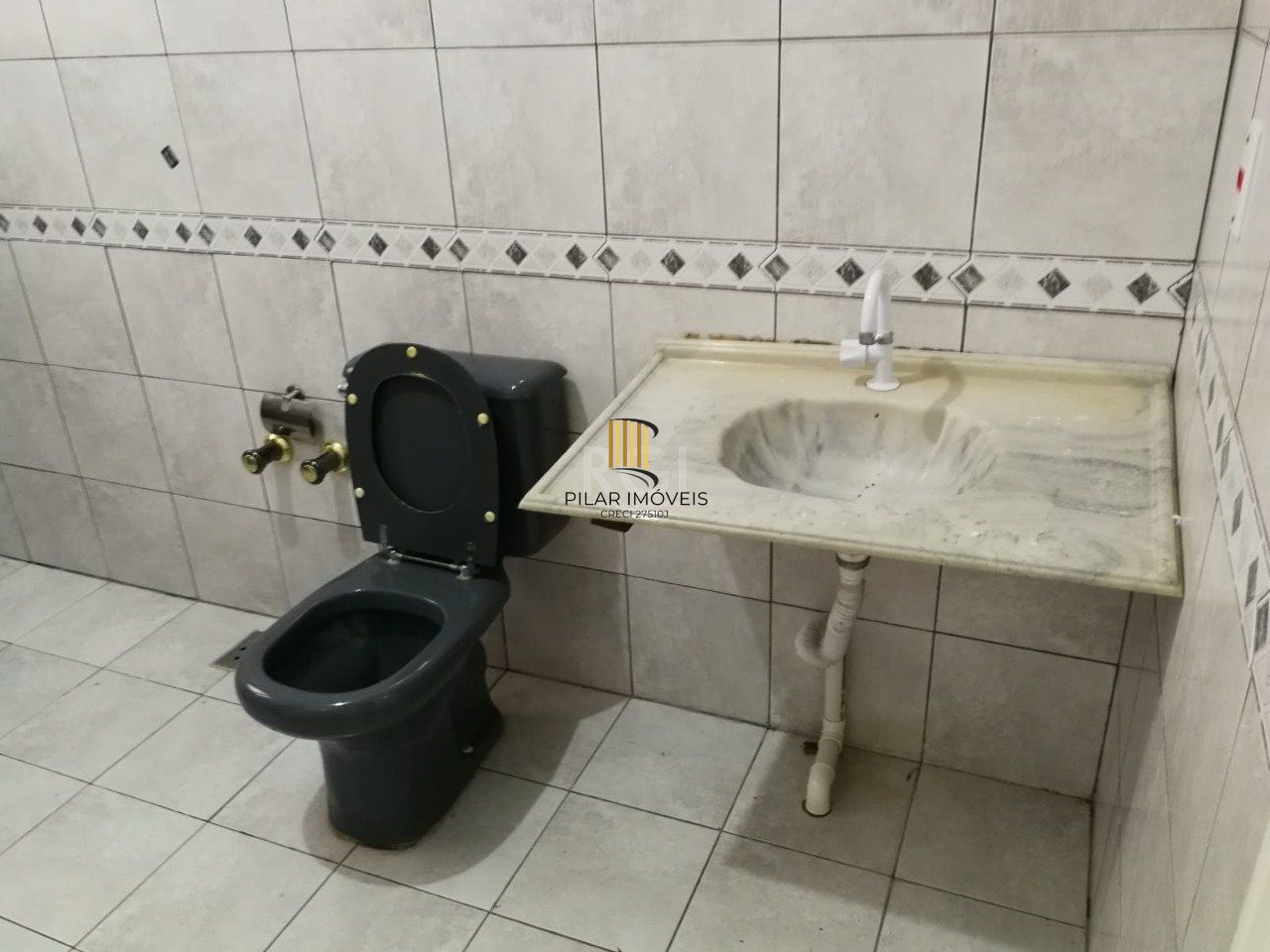 Casa para Venda - 170m², 3 dormitórios, 3 vagas - Nonoai, Porto Alegre