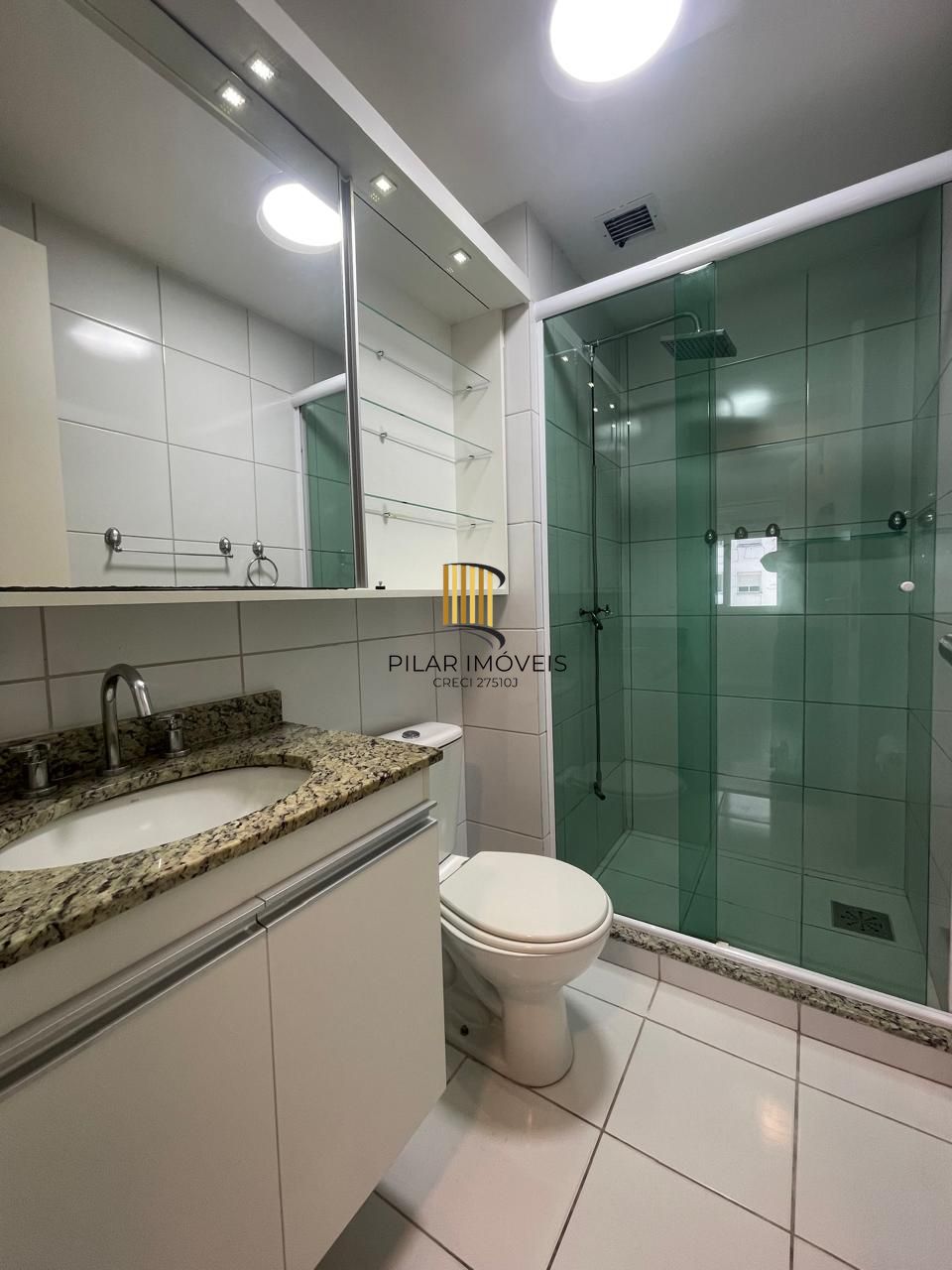 Impecável apartamento semimobiliado, 2 dormitórios, 2 banheiros e 1 vaga coberta