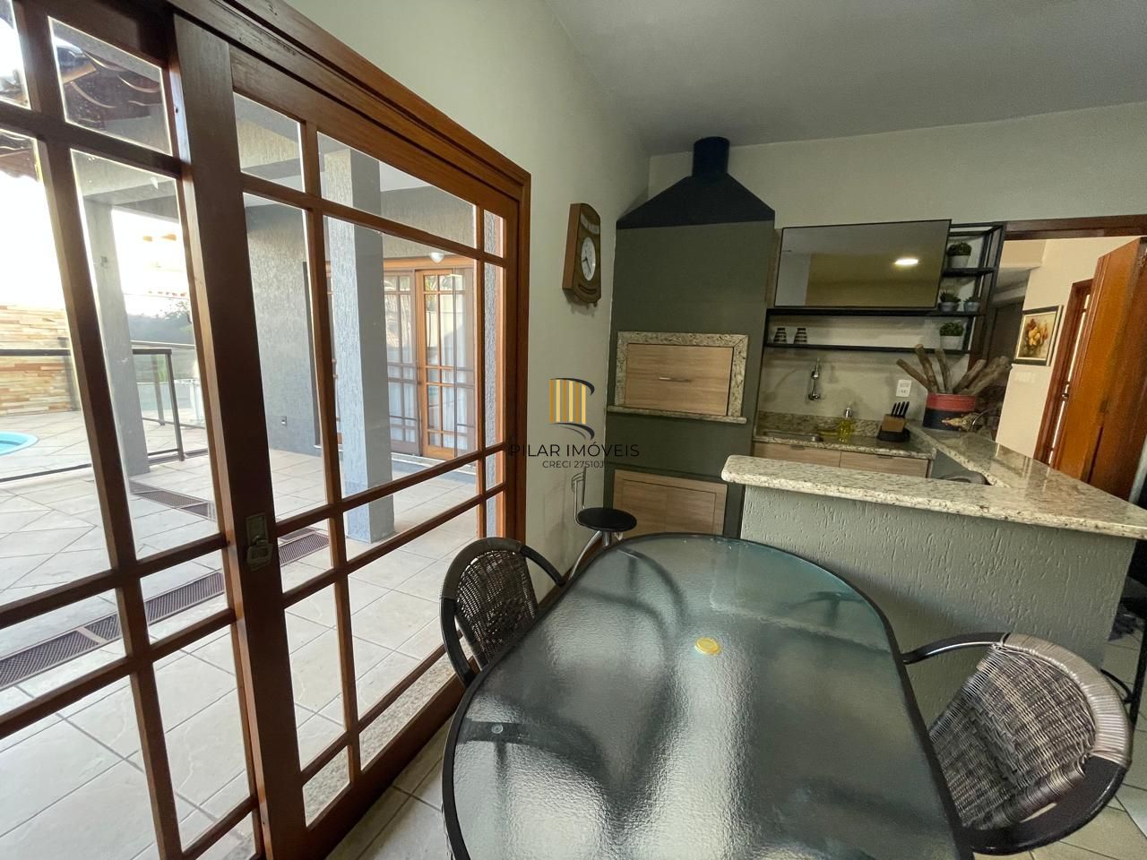 Casa em Condomínio com 03 quartos (01 suíte com closet) e 06 vagas no Ecoville