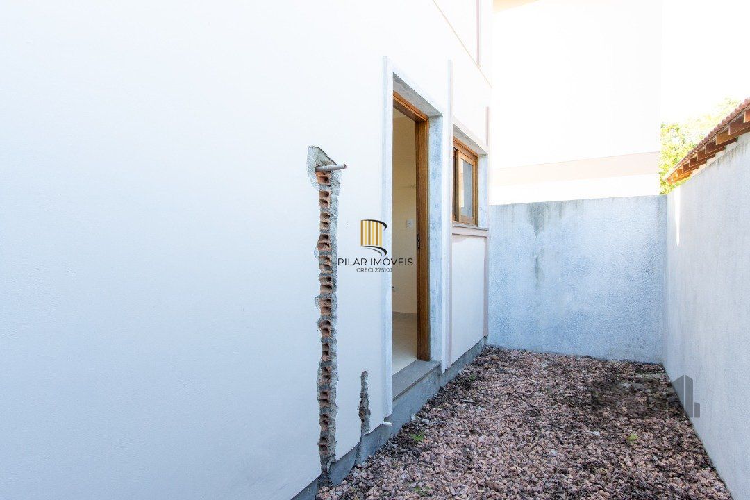 LINDA CASA EM CONDOMÍNIO JUNTO À NATUREZA