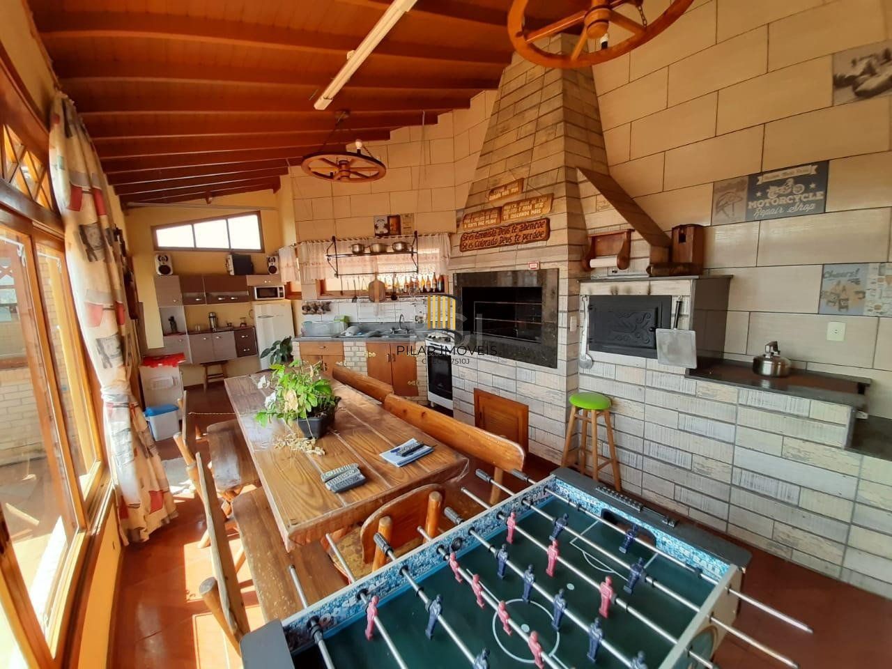 Casa para Venda - 274m², 3 dormitórios, sendo 1 suites, 3 vagas - Guarujá, Porto Alegre
