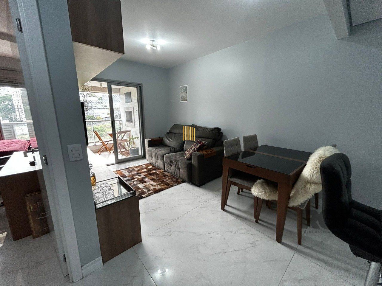 APARTAMENTO, 1 DORMITÓRIO, SACADA COM CHURRASQUEIRA, VAGA DE GARAGEM, BAIRRO PETRÓPOLIS, PORTO ALEGRE/RS