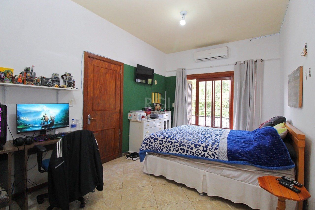 Casa para Venda - 339m², 3 dormitórios, 2 vagas - Vila Nova, Porto Alegre